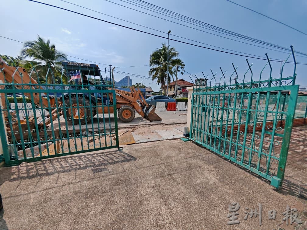 (古城封面主文)沟渠提升沟渠没跟足规定及延迟,影响30户家庭,有的居民正常出入家门也受阻