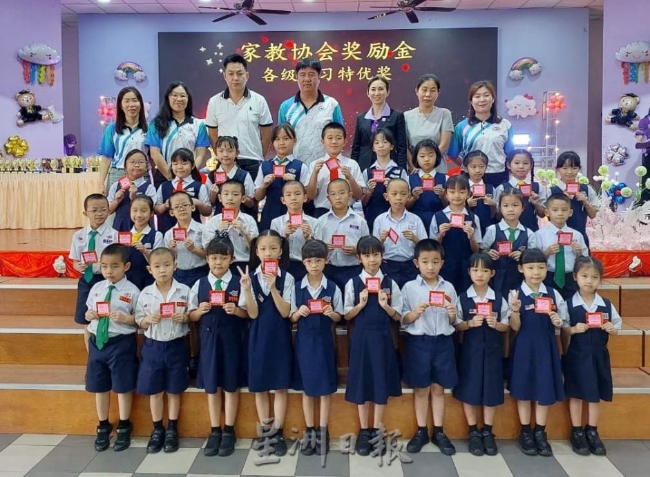 (大北马)古楼育才毕业礼 毕业生捐4600令吉给母校