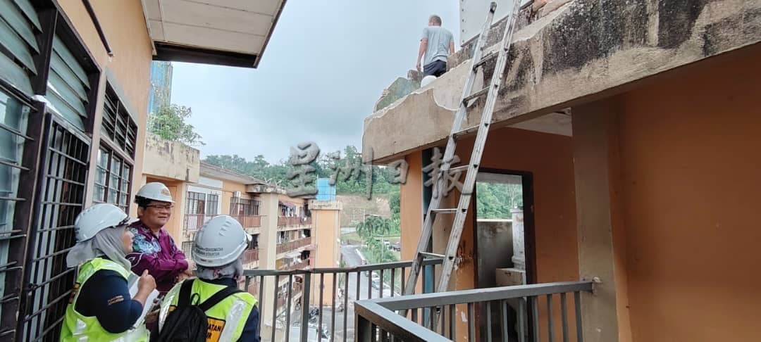 罗白星光组屋蓄水槽围墙惊险倒塌 周世扬:长期失修酿成的人祸