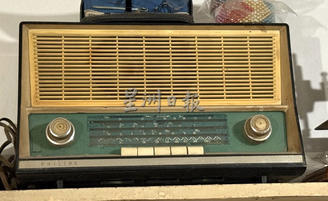 大都会【星角摄】12/12 星期五(马六甲交稿):古老收音机