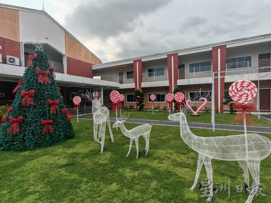 多个主题欢迎参观打卡 曼绒12教堂圣诞布置吸睛