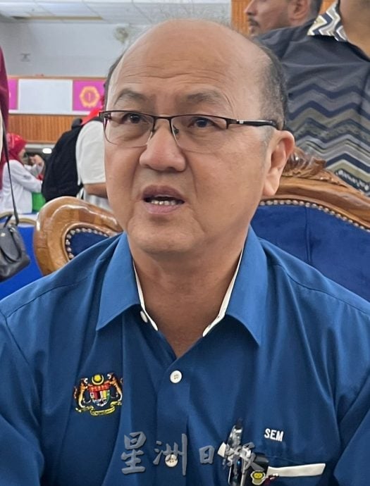 (古城第四版主文) // 救护车遇贵宾车队