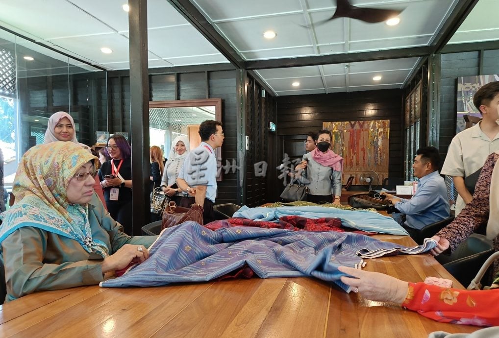 12月12 :半岛心旅行:彭苏丹后东姑阿兹莎手工艺术品中心