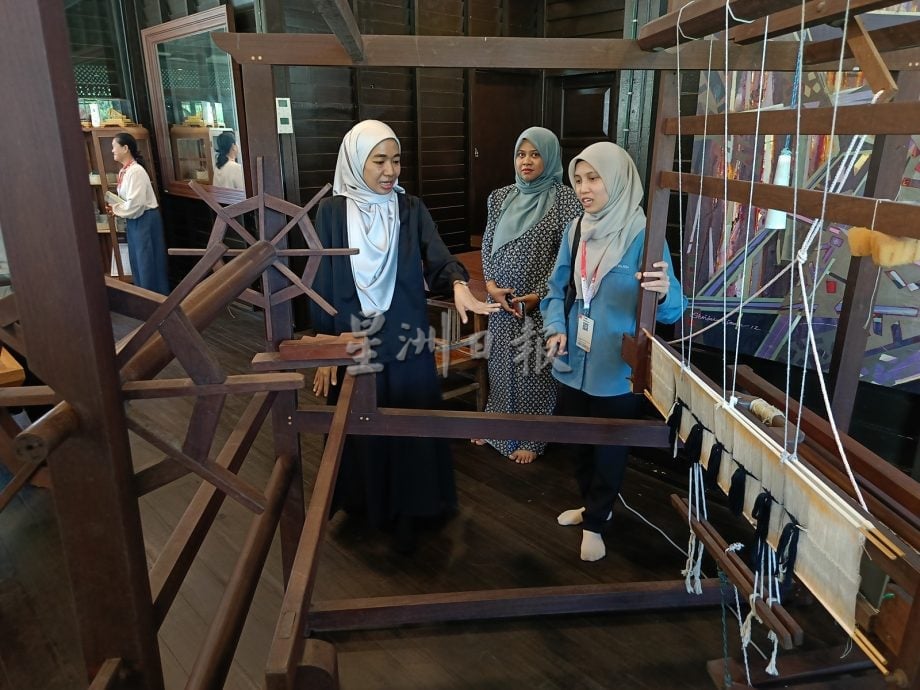 12月12 :半岛心旅行:彭苏丹后东姑阿兹莎手工艺术品中心