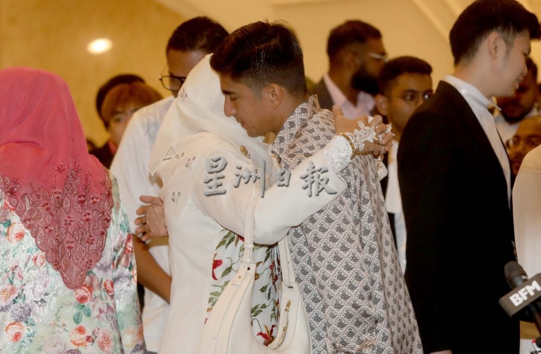 无罪释放案被终极上诉两日无判决 赛沙迪母当场落泪