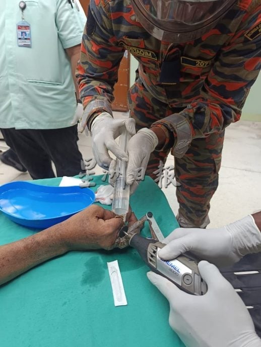 男子手指遭戒指卡住 院方召消拯员切断