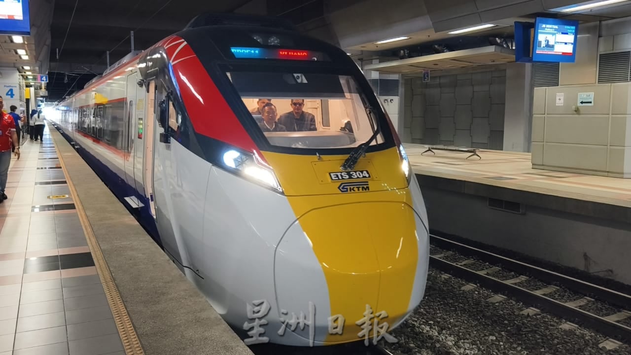 ETS新山往返吉隆坡通车 迎首批乘客