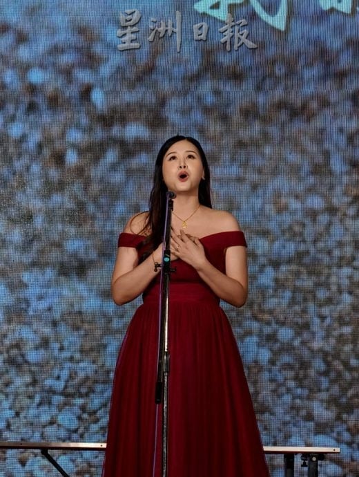 (已签发)柔:**可版头**銮中华校友会合唱团20年 “悦韵绕蝠城”唱响居銮