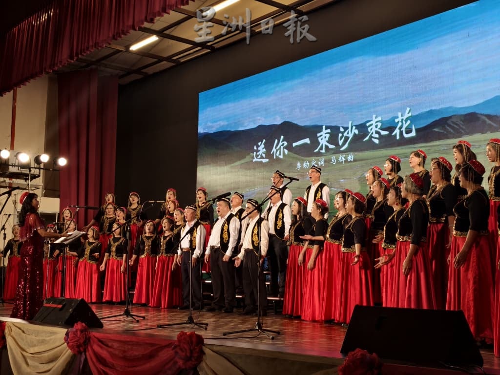 (已签发)柔:**可版头**銮中华校友会合唱团20年 “悦韵绕蝠城”唱响居銮