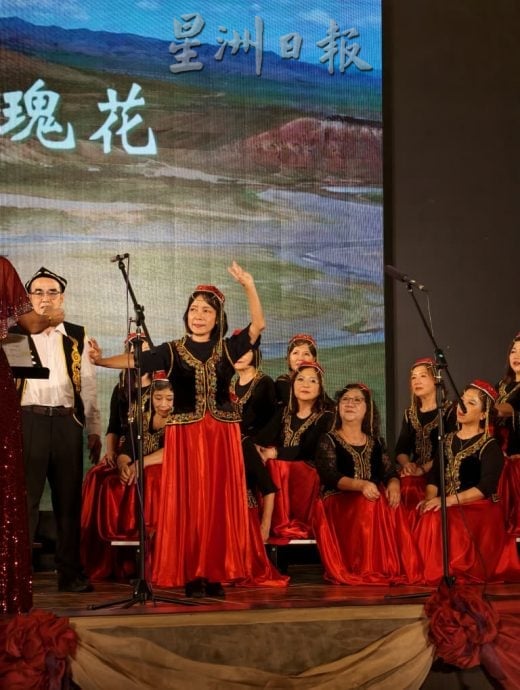 (已签发)柔:**可版头**銮中华校友会合唱团20年 “悦韵绕蝠城”唱响居銮