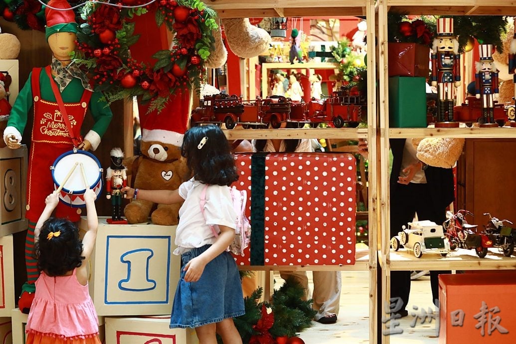 大都会封底画页/圣诞节商场装饰