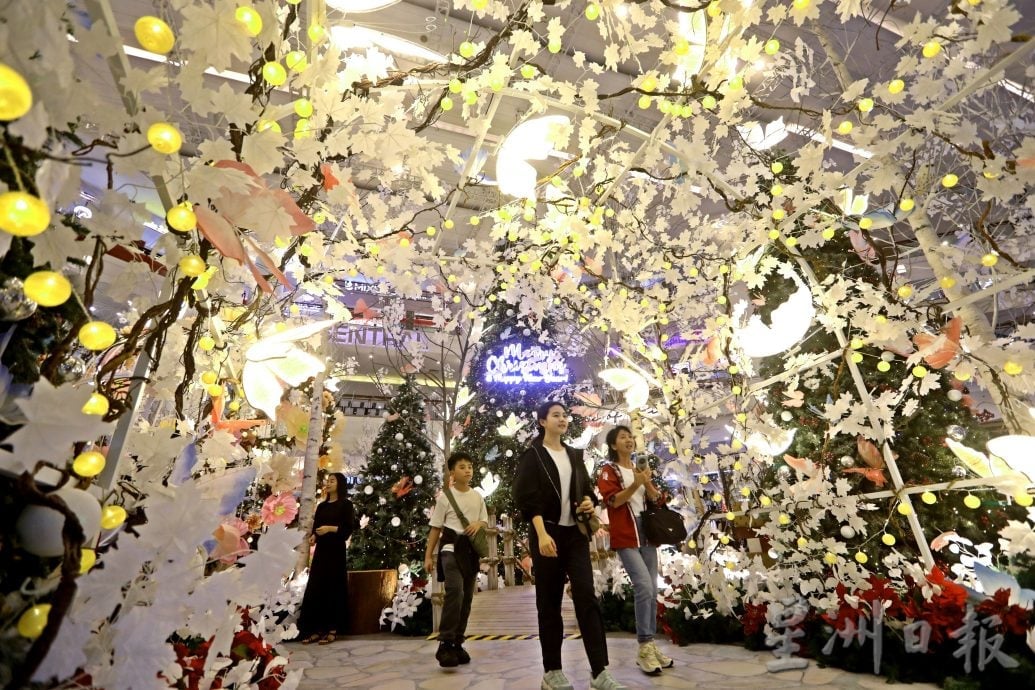 大都会封底画页/圣诞节商场装饰