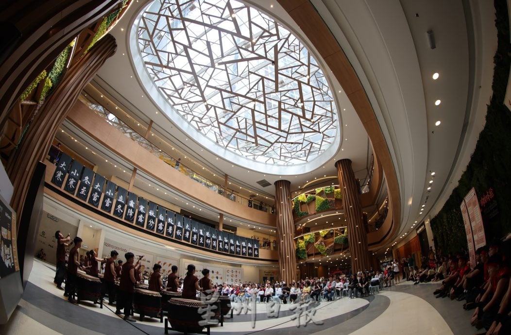 新山鼓队成果表演 团员展现帅气成长