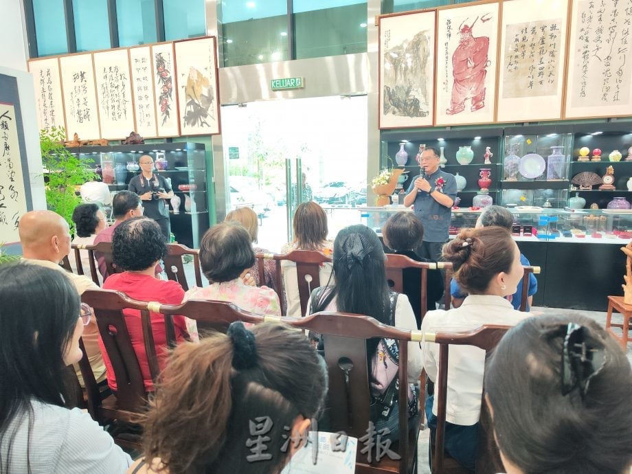 “十分墨契”展出书法作品 10华裔女性展现书艺风采