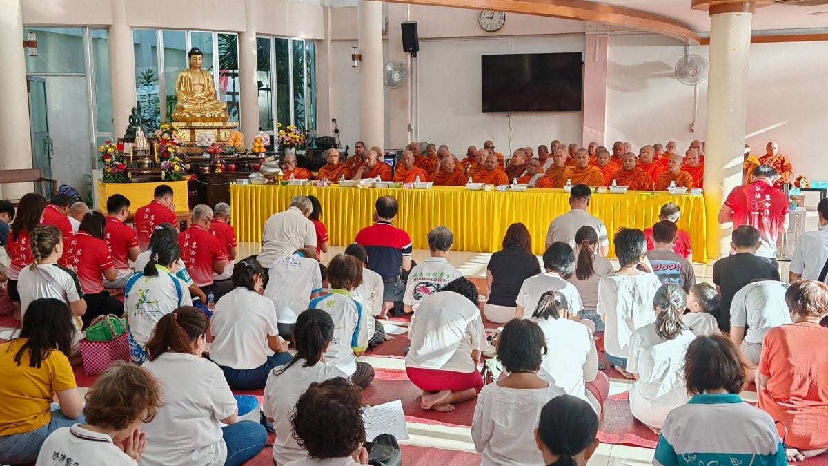 VIP文(大北马)玻佛学会成立50周年,邀50僧侣托钵逾百名佛友参与供僧