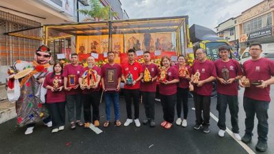 远从中国来马  五大关帝围炉团圆