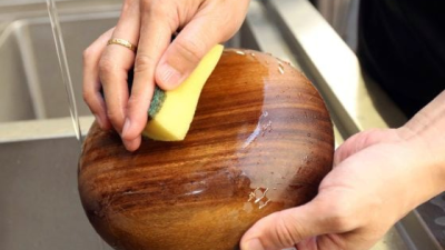 洗碗用海绵易滋生微生物 细菌密度与粪便不相上下